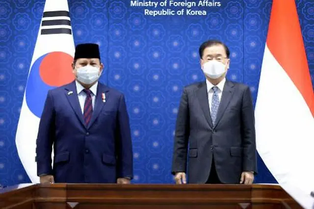 韓国外交長官、新型コロナ感染者と同じ飛行機に搭乗し「自主隔離」対象に…来月10日まで（画像提供:wowkorea）