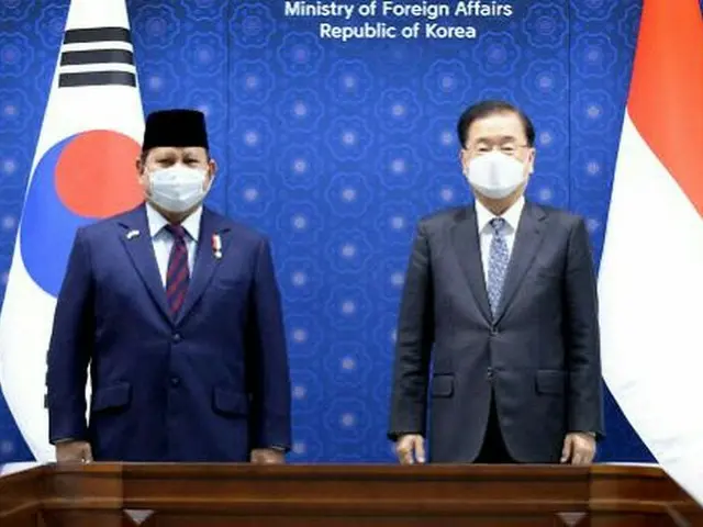 韓国外交長官、新型コロナ感染者と同じ飛行機に搭乗し「自主隔離」対象に…来月10日まで（画像提供:wowkorea）
