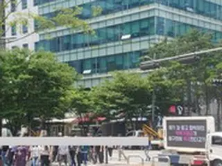 韓国女子バレー双子姉妹の「復帰反対」…一部バレーボールファンらによる「ドラックデモ」登場
