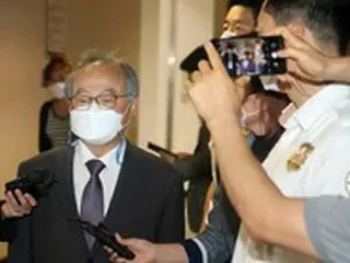 セクハラ容疑の前釜山市長、一審で懲役3年の実刑判決…法廷拘束＝韓国