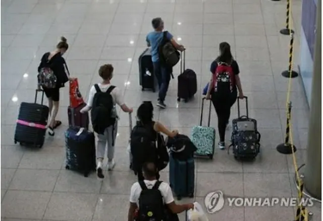 仁川国際空港に到着した外国人（資料写真）＝（聯合ニュース）