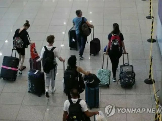仁川国際空港に到着した外国人（資料写真）＝（聯合ニュース）