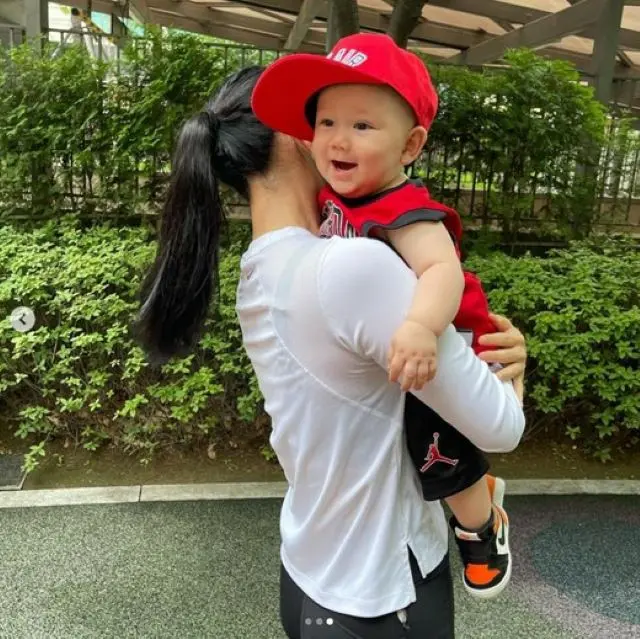サユリ（藤田小百合）、息子ゼンくんとの近況報告「彼の服ばかり気を使っていたら私のレギンスに穴が…」（画像提供:wowkorea）