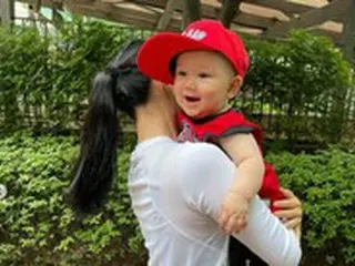 サユリ（藤田小百合）、息子ゼンくんとの近況報告「彼の服ばかり気を使っていたら私のレギンスに穴が…」