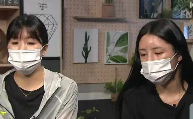 韓国女子バレー双子選手イ・ジェヨン・イ・ダヨン姉妹、番組に出演し過ちを認めながらも悔しさを訴える「ナイフは持ったが振り回していない」（画像提供:wowkorea）