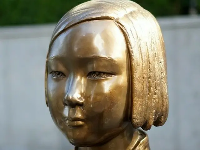 韓国ソウルの日本大使館前。「平和の少女像」（画像提供:wowkorea）