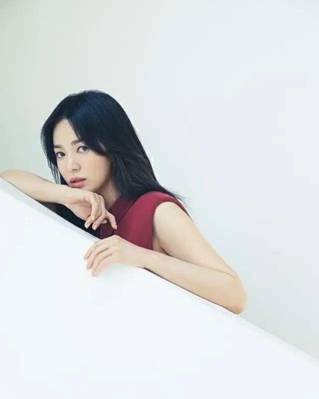 女優ソン・ヘギョが魅力的なグラビアを公開した。（画像提供:Mydaily）