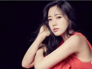 女優ハム・ウンジョン、赤いファムファタルファッションに清純な目つき