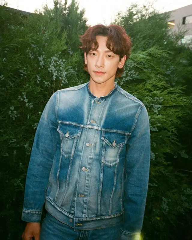 Rain（ピ）、梅雨のデニムonデニムファッションを披露=スタイルのよさに目を奪われる（画像提供:wowkorea）