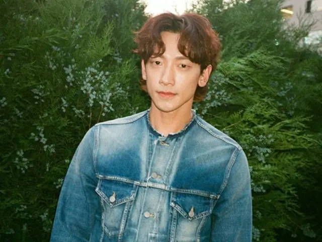 Rain（ピ）、梅雨のデニムonデニムファッションを披露=スタイルのよさに目を奪われる（画像提供:wowkorea）