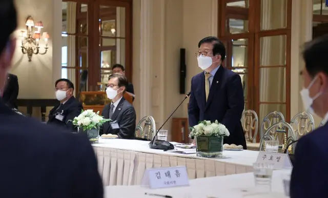 韓国の朴炳錫 国会議長が、ギリシャの首都アテネで開かれた「ギリシャの同胞・支社（商社）代表 招請午餐懇談会」であいさつをしている（画像提供:wowkorea）