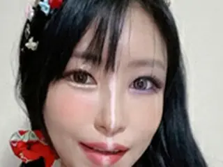 “日韓ハーフ恋人と交際中”お笑い芸人のイ・セヨン、「TWICE」と「BLACKPINK」の半顔メイクを披露