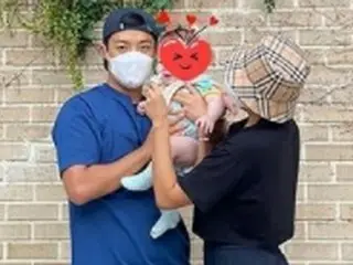 “妻はイ・サンファ元選手”KangNam、「もう5か月」と赤ちゃんを抱っこした近況を公開し関心集まる