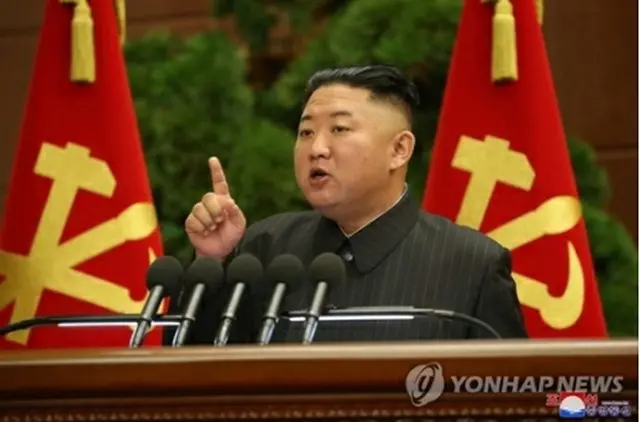 先月末、党政治局拡大会議に出席した金正恩氏＝（朝鮮中央通信＝聯合ニュース）≪転載・転用禁止≫