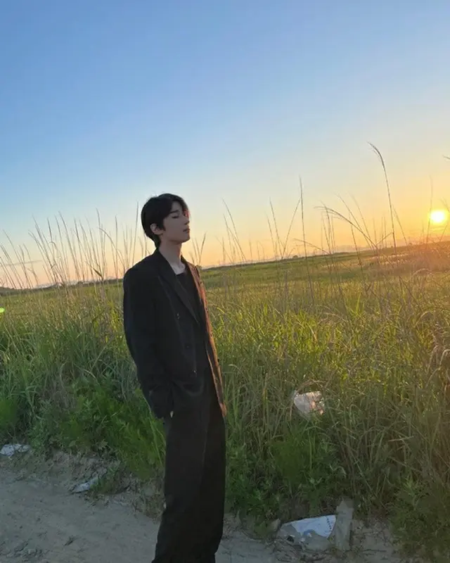 「VICTON」ハン・スンウ、オールブラックのスーツ姿に…“天上界のスタイル”（画像提供:wowkorea）
