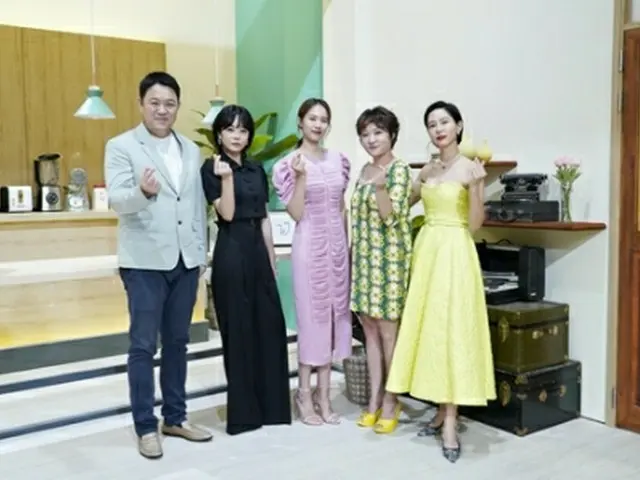 チェリム（左から２人目）ら「勇敢なソロ育児―私が育てる」の出演者（ＪＴＢＣ提供）＝（聯合ニュース）≪転載・転用禁止≫