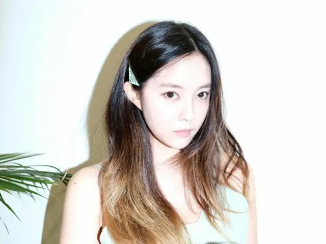 ガールズグループ「T-ARA」メンバーヒョミンがエレガントな脚線美を披露した。（画像提供:Mydaily）