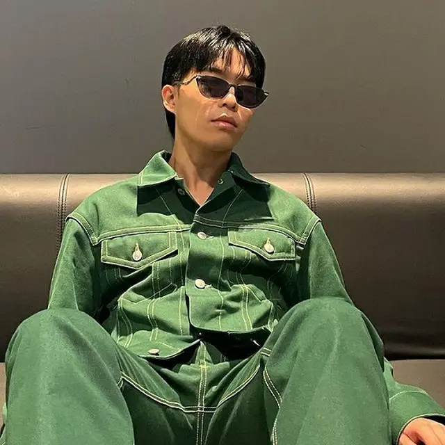 兄妹デュオ「AKMU」メンバーイ・チャンヒョクが格別なファッションを誇った。（画像提供:Mydaily）