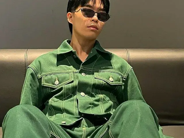 兄妹デュオ「AKMU」メンバーイ・チャンヒョクが格別なファッションを誇った。（画像提供:Mydaily）