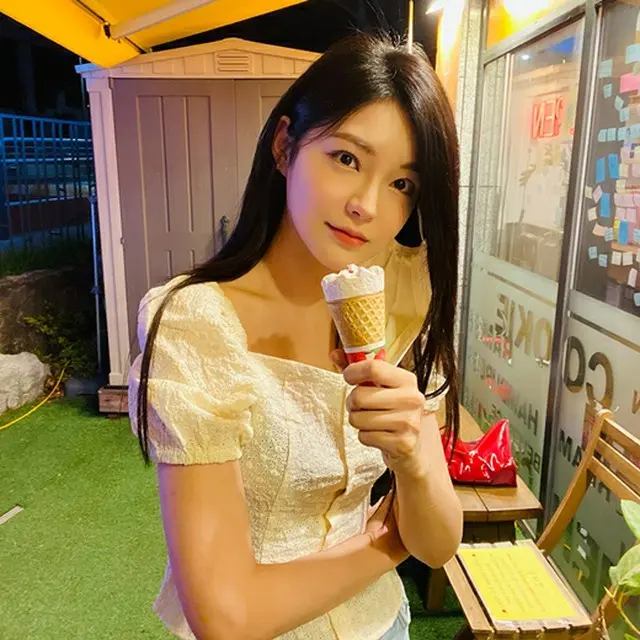 女優ハン・チェギョンがアイスクリームのような甘い日常を公開した。（画像提供:Mydaily）
