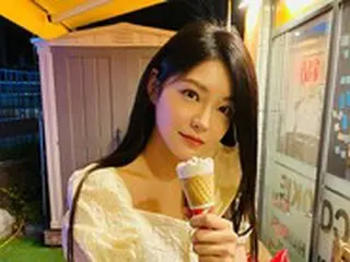 女優ハン・チェギョン、広告撮ってるの？アイスクリーム持った女神