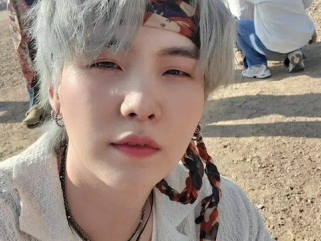 「BTS(防弾少年団)」SUGA、ファンのハートを掴むキュートなセルフィーを公開（画像提供:wowkorea）