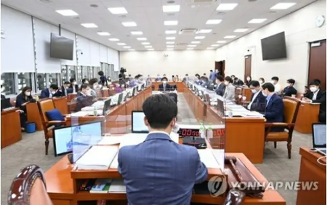 国会保健福祉委員会の様子＝13日、ソウル（聯合ニュース）