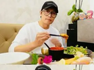 俳優イ・ビョンホン、フランスのカンヌで近況を伝える…「カンヌといえば豚肉炒め」