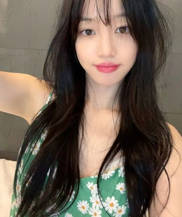女優イ・ユビ、清楚かつセクシーな姿を公開…肩についたバラのタトゥーも話題に（画像提供:wowkorea）