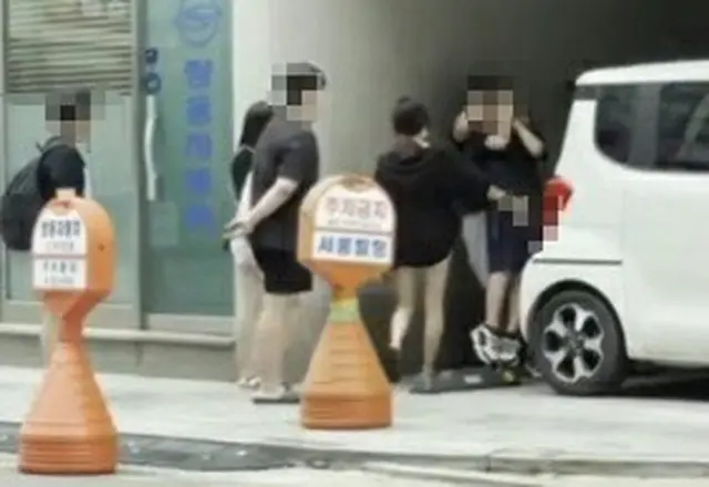 駐車場で起こった中学生による「集団いじめ」映像が物議に…女子学生による「性的暴行」も＝韓国（画像提供:wowkorea）