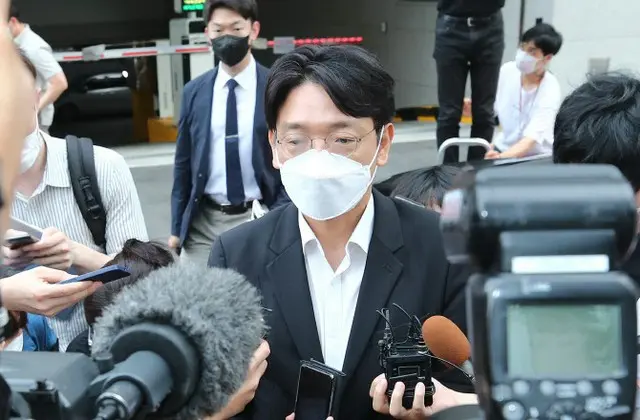 韓国警察、「偽の水産業者から金品授受疑惑」で元検察総長の元報道官の自宅を家宅捜索（画像提供:wowkorea）