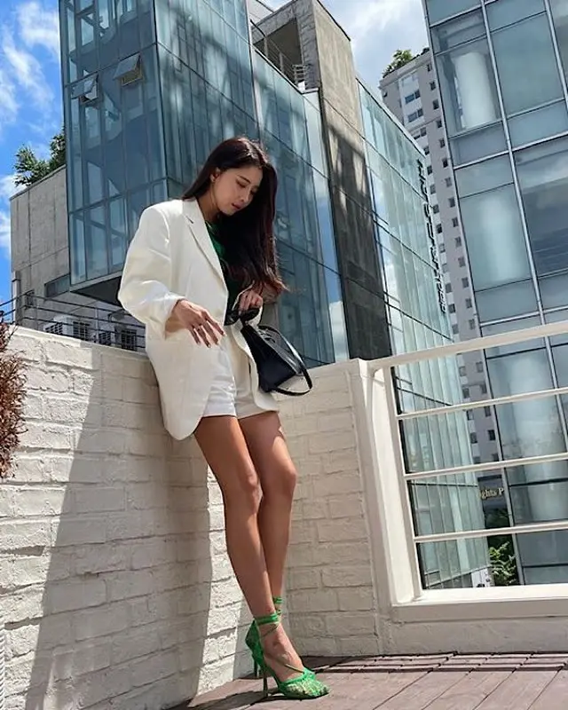女優オ・ユナ、立ってるだけで写真集完成...くらっとする脚線美＆美貌（画像提供:wowkorea）