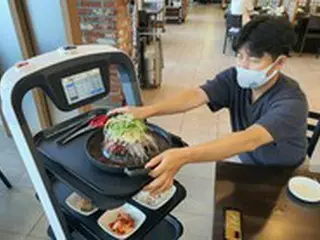 「韓牛料理、ロボットが席まで運びます」…農協が給仕ロボットをモデル事業として導入＝韓国