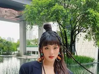 「(G)I-DLE」ミンニ、独特なアクセサリーも似合う...ネットユーザー「お菓子かと思った」