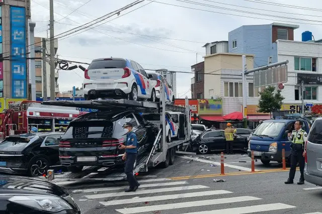 「ブレーキ故障？」キャリアカー横断歩道に突っ込み「高齢者3人死亡」 = 韓国（画像提供:wowkorea）