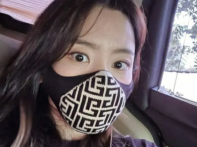 タレントのソ・ユリ、高級ブランドのマスクをつけセルフィーを公開（画像提供:wowkorea）