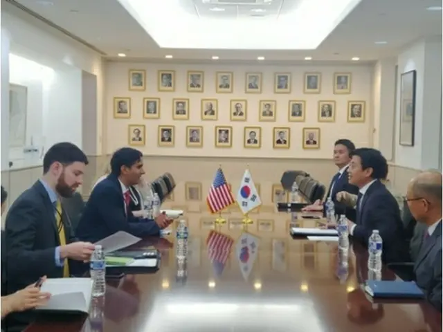 崔第２次官とシン米大統領副補佐官の協議の様子（外交部提供）＝（聯合ニュース）≪転載・転用禁止≫