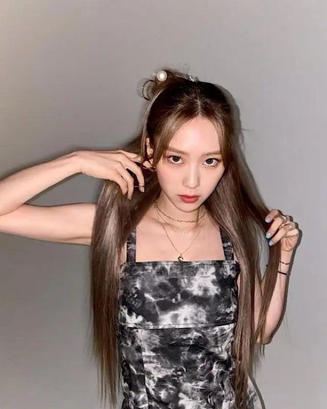 「OH MY GIRL」ジホ、タイダイワンピースで女神ビジュアル完成（画像提供:wowkorea）