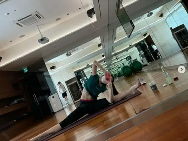 女優リュ・ファヨン(元T-ARA)、足を180度に開いて驚きの柔軟性を披露（画像提供:wowkorea）