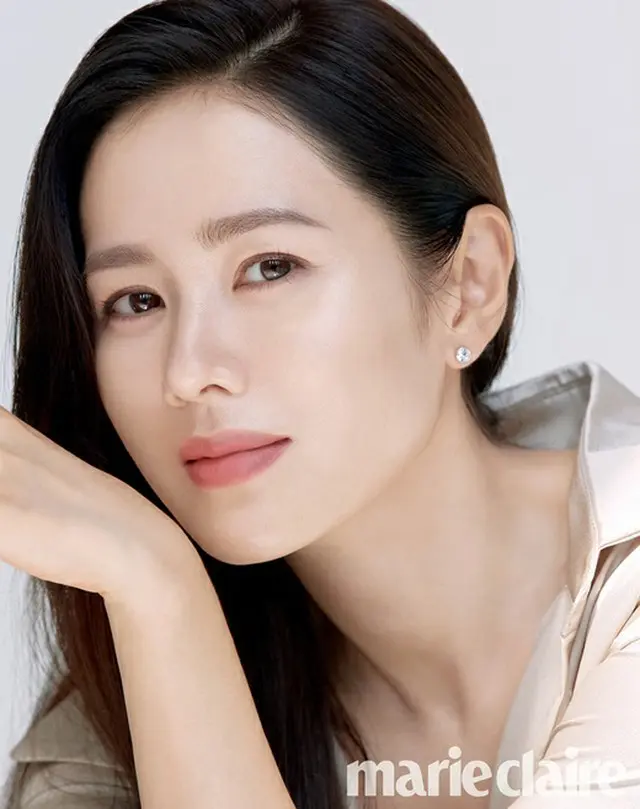 女優ソン・イェジン、白シャツで清純な魅力を披露（画像提供:wowkorea）