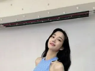 女優イ・ユビ、ワンピースで誇る清らかな魅力…細い体つきに視線