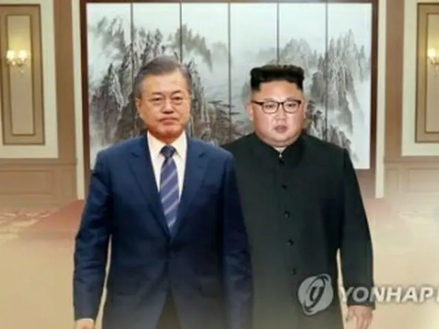 文大統領（左）と金正恩氏＝（聯合ニュースTV）