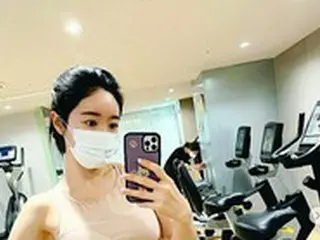 女優ホン・スア、すらりとしたスタイルからのギャップの筋肉…「感心」