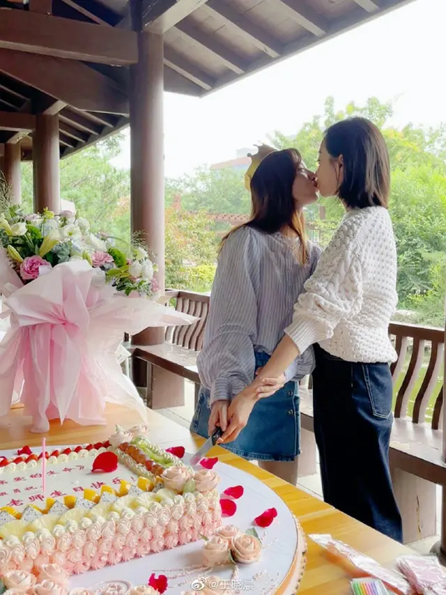 ビクトリア（f(x)）、中国女優とのキス写真が韓国ネットユーザーに衝撃与える（画像提供:wowkorea）