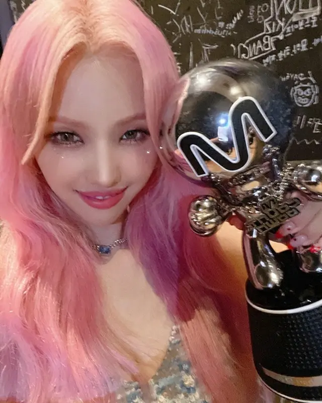 ソヨン（ (G)I-DLE）、「M COUNTDOWN」1位トロフィー追加、NEVERLANDがくれたもの（画像提供:wowkorea）