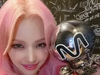 ソヨン（ (G)I-DLE）、「M COUNTDOWN」1位トロフィー追加、NEVERLANDがくれたもの