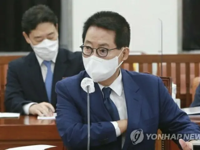 国会情報委員会に出席した国情院の朴智元（パク・チウォン）院長＝3日、ソウル（聯合ニュース）