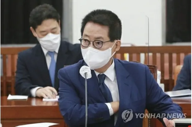 国会情報委員会に出席した国情院の朴智元（パク・チウォン）院長＝３日、ソウル（聯合ニュース）