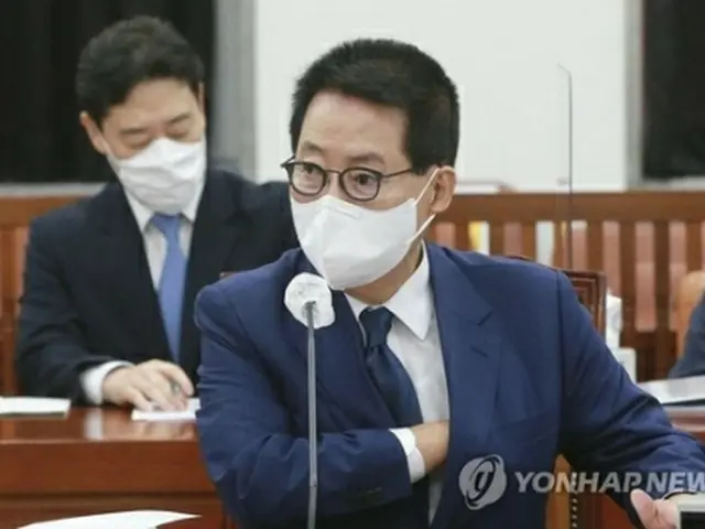 国会情報委員会に出席した国情院の朴智元（パク・チウォン）院長＝３日、ソウル（聯合ニュース）