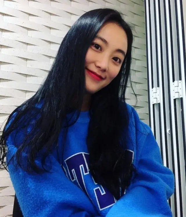 韓国女子バレーボール代表チームで、イタリア出身のステファノ・ラバリーニ監督の言葉を迅速に伝える通訳士チェ・ユンジさんに大きな関心が注がれている。（画像提供:wowkorea）